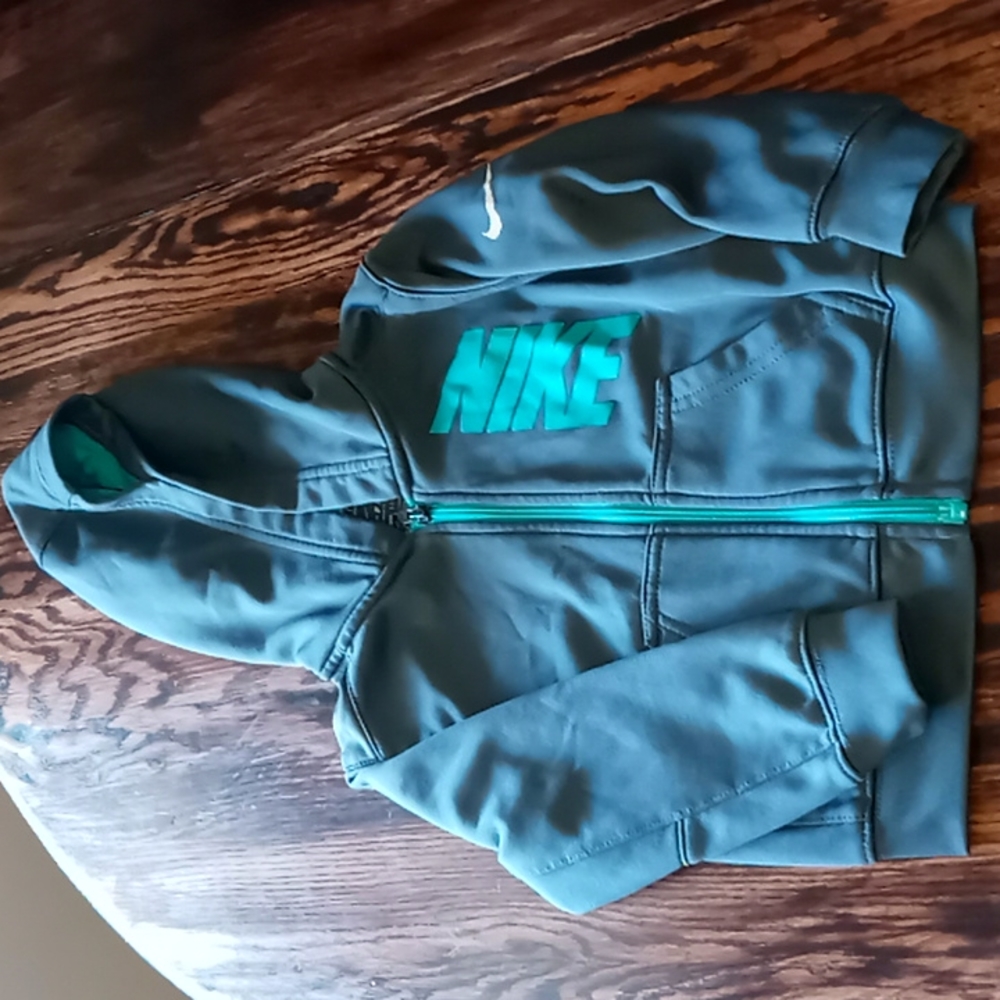 Nike zip up 2t